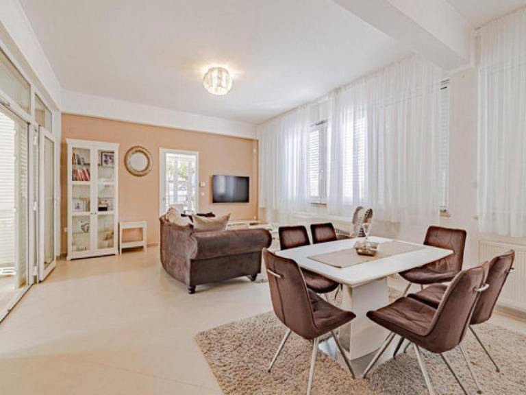 Fully equipped charming villa with terrace, yard & private pool | Sea view | Close to the beach | Pets are welcome — photo 3