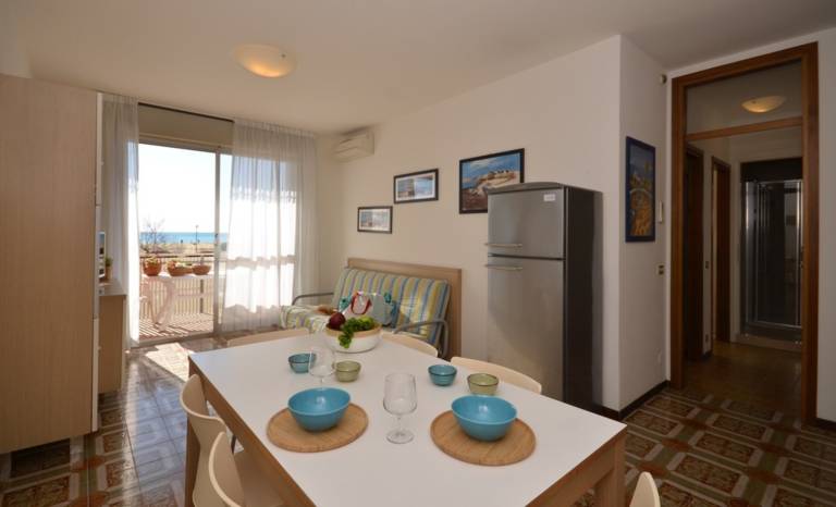 Family-oriented apartment with terrace | Sea view | Close to the beach | Pets allowed — photo 2