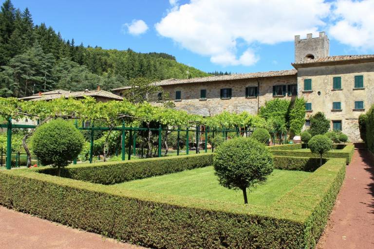Child-friendly charming apartment with garden & pool | Dogs allowed — photo 3