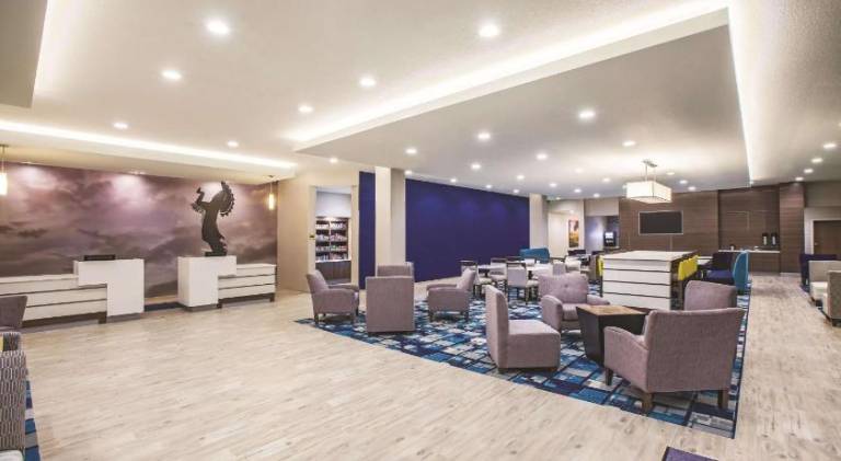 La Quinta Inn & Suites by Wyndham Wichita Northeast — photo 2