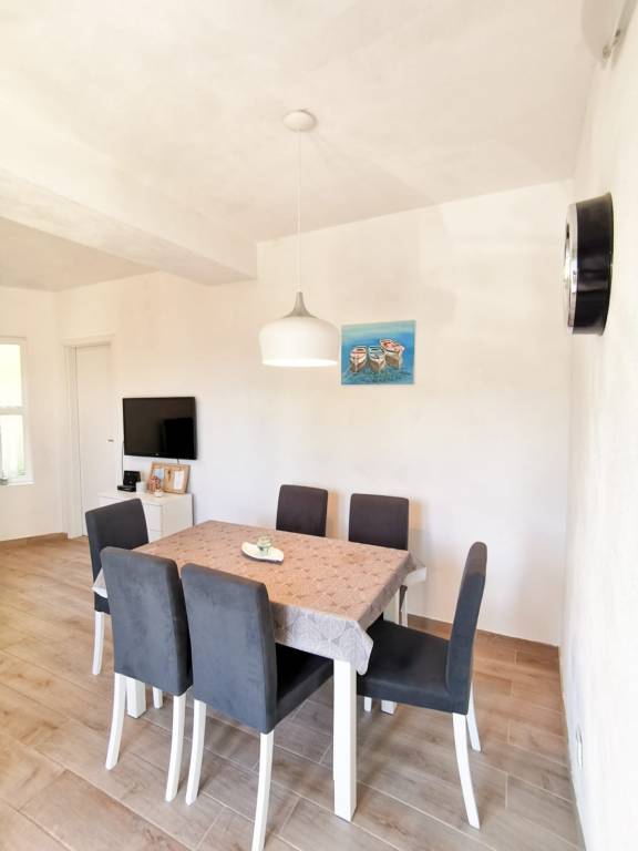 Two bedroom apartment with terrace and sea view Mimice, Omiš (A-14230-b) — photo 4
