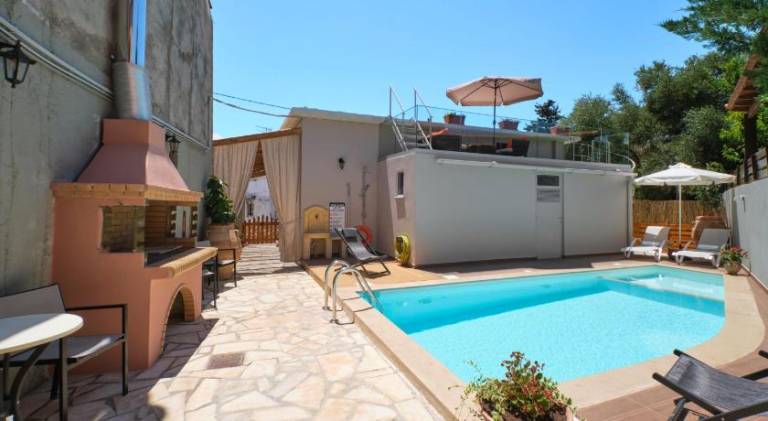 Villa with pool | Pets are welcome in Mylopotamos