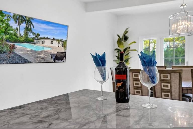 Vacation home with private pool & garden in Fort Lauderdale, FL