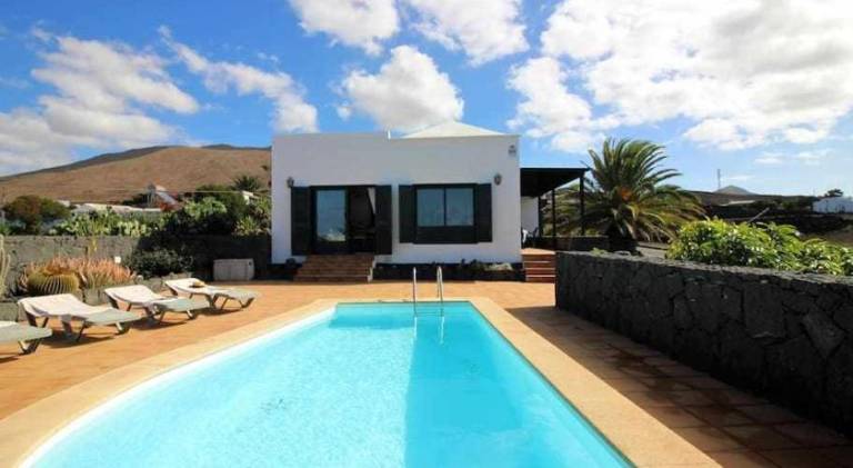 Vacation home with pool | Good for workation | Dogs allowed in Yaiza