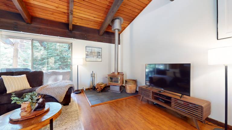 Pleasant condo with sauna, jacuzzi & heated pool | Mountain view | Close to the ski | Pet-friendly — photo 4