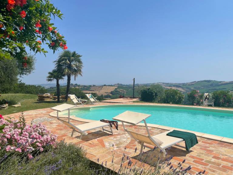 Vacation home with garden, private pool & BBQ — photo 4