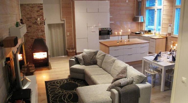 Wanha Koulu Tahko Unelma, 4mh, Palju, Sauna, Tupakeittio, Wifi, Liikuntasali, RinteetSpaRavintola 6k in Kuopio