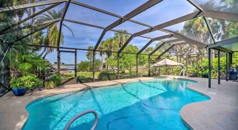 Villa with pool — photo 3