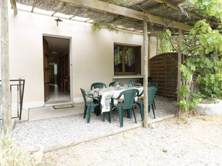 Gite with yard & BBQ — photo 4
