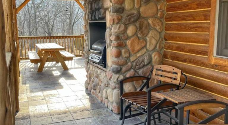 Vacation home with hot tub — photo 4