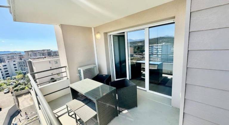 Apartment with terrace — photo 4