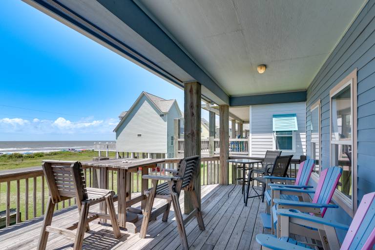 Steps to Crystal Beach! Family & Pet-Friendly Home — photo 2