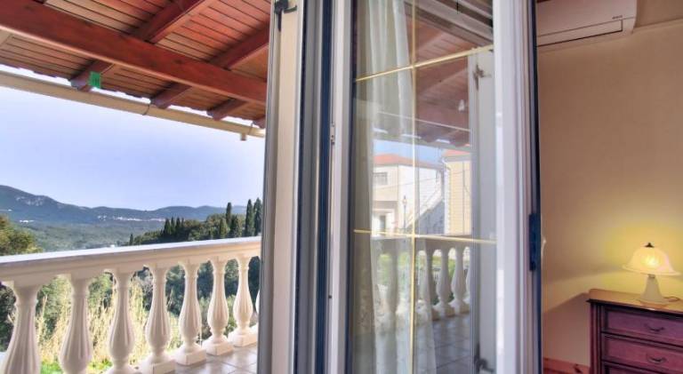 Fully equipped ample house with terrace & yard | Suitable for remote work | Pets are welcome — photo 5