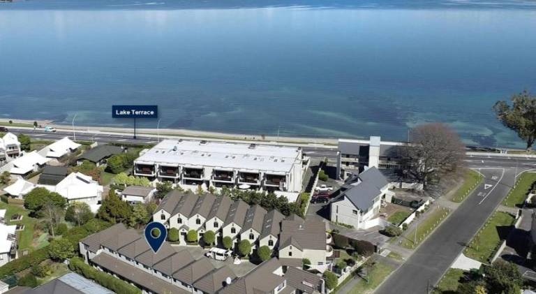 Lovely vacation home with pool | Close to the beach | Pet-friendly in Taupo