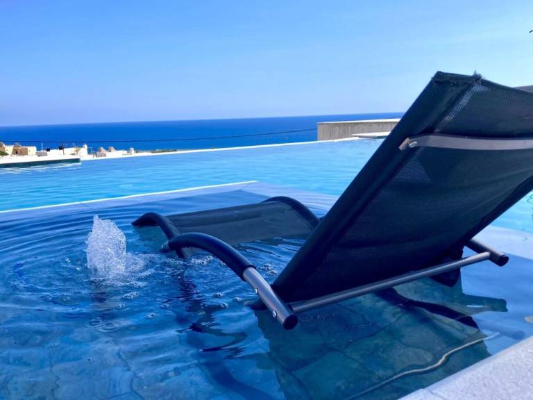 Vacation home with barbecue, yard & terrace | Mountain view in Ierapetra