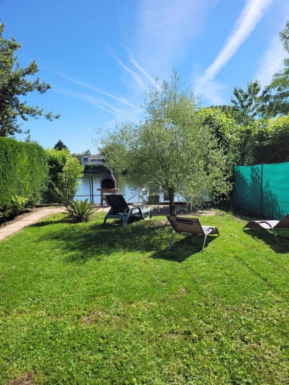 Holiday apartment with barbeque | Garden view — photo 2