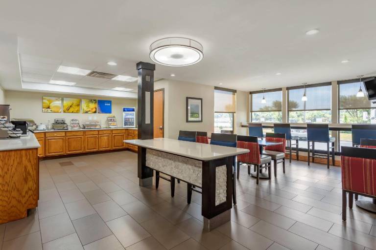 Comfort Inn & Suites Little Rock Airport — photo 4