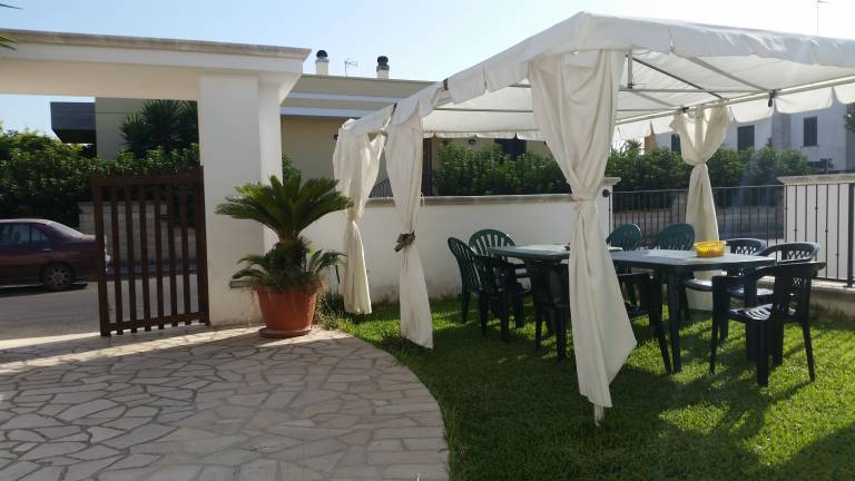 Villa with yard & barbecue — photo 2