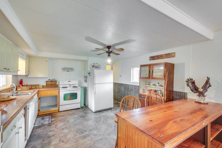 Charming Old Farmhouse in Libby: Pets Welcome! — photo 2