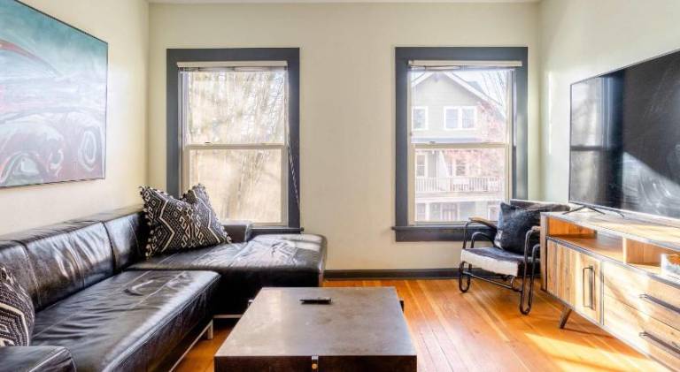 House with 2 rooms for 6 persons in Portland, OR