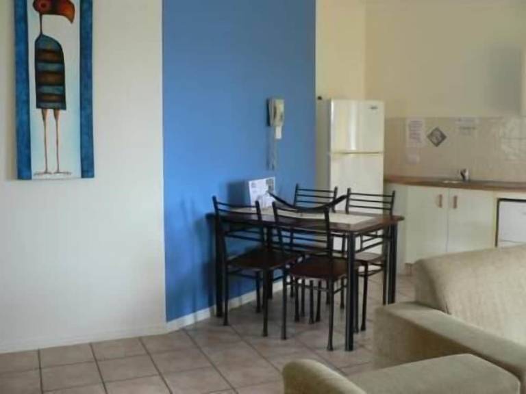Apartment Tin Can Bay