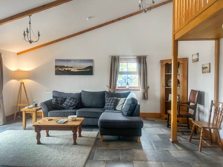 Cottage with barbeque & yard — photo 4