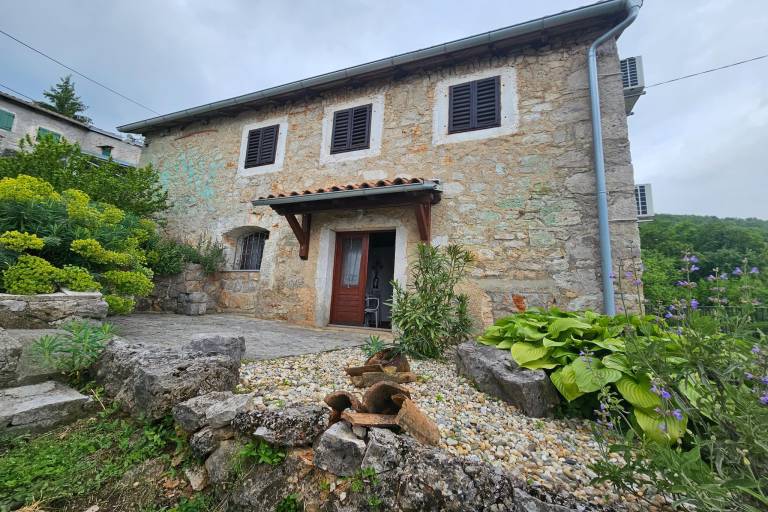 House with hot tub, grill & terrace — photo 2