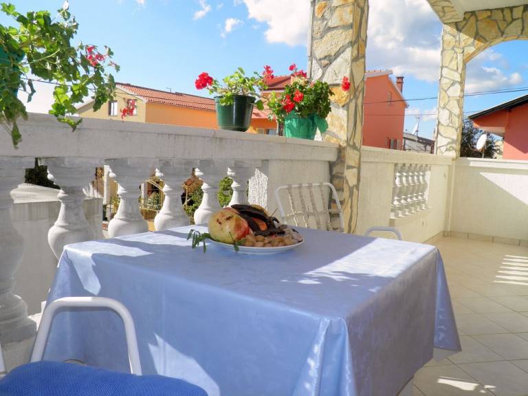 Holiday apartment with terrace — photo 2