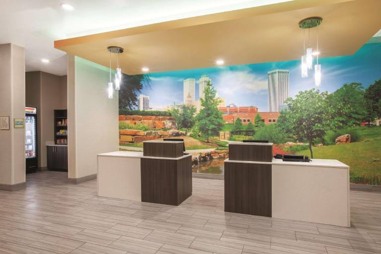 La Quinta Inn & Suites by Wyndham Tulsa Broken Arrow — photo 5