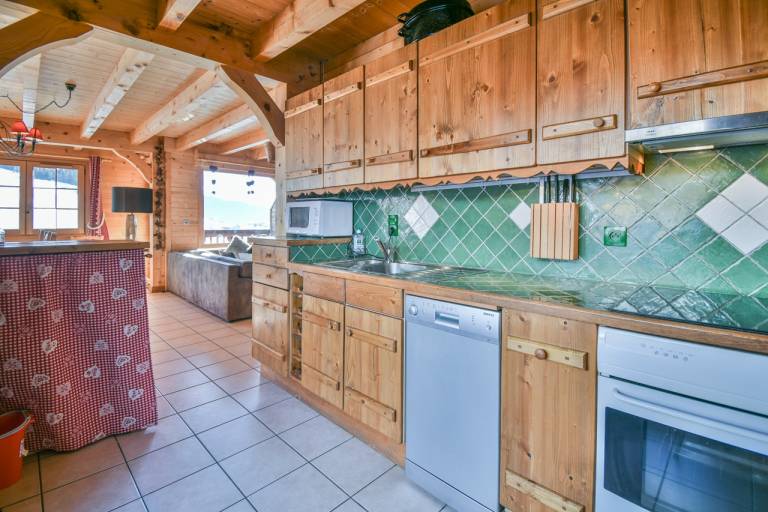 Child-friendly chalet with patio & grill | Mountain view | Next to the ski | Pets are welcome — photo 5
