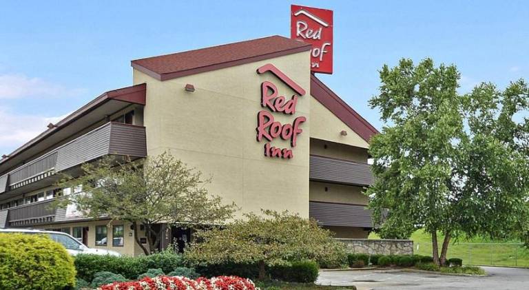 Red Roof Inn Louisville Expo Airport — photo 2