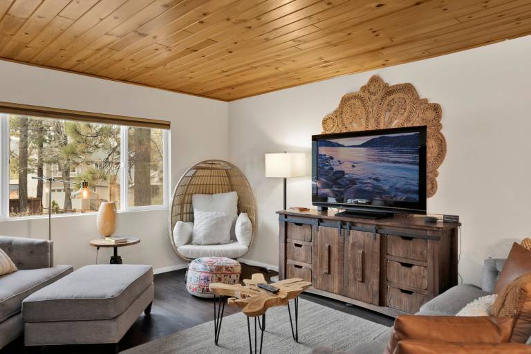 Child-friendly beautiful cabin with patio, hot tub & barbecue | Mountain view | Pets are welcome — photo 5