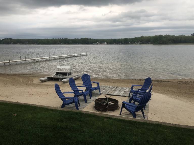 House Twin Lake
