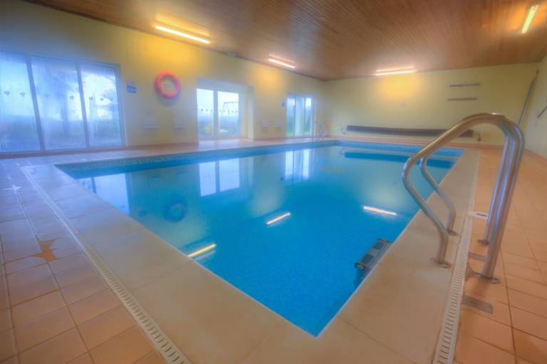 Family-oriented vacation home with fast internet & private pool | Pet-friendly in Tenby