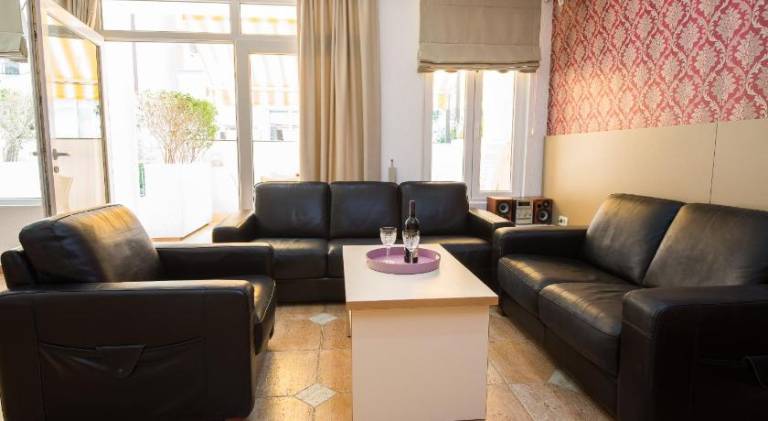 Holiday apartment with patio — photo 2