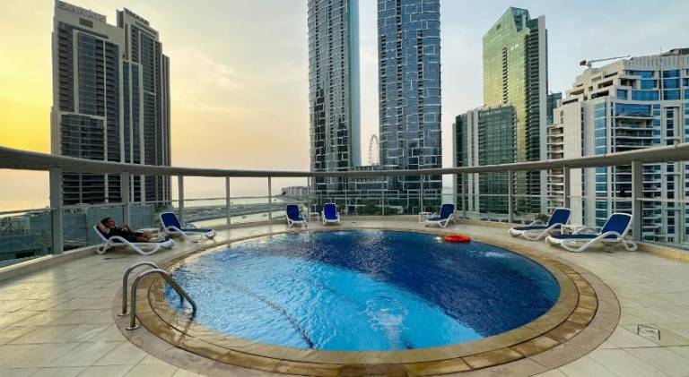 Rental apartment with yard, sauna & hot tub | Water view — photo 3