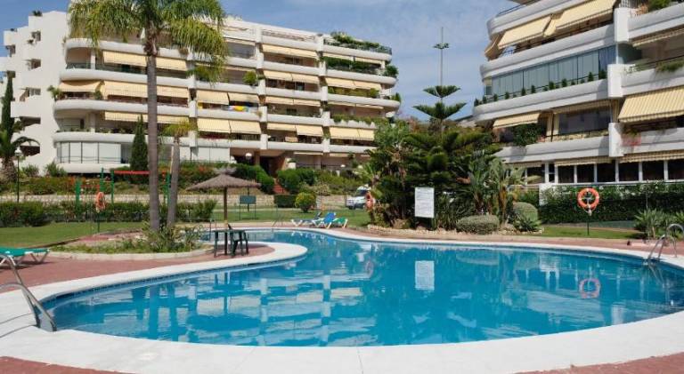 Luxury modern apartment with terrace, pool and garage! — photo 3