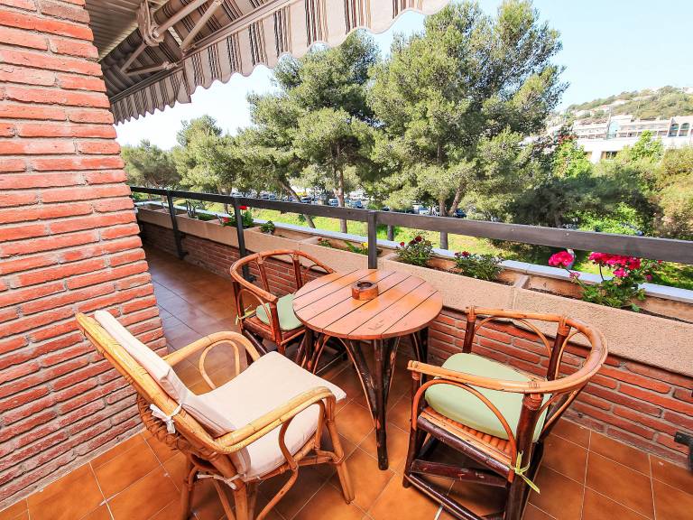 Holiday apartment with terrace, garden & pool — photo 2