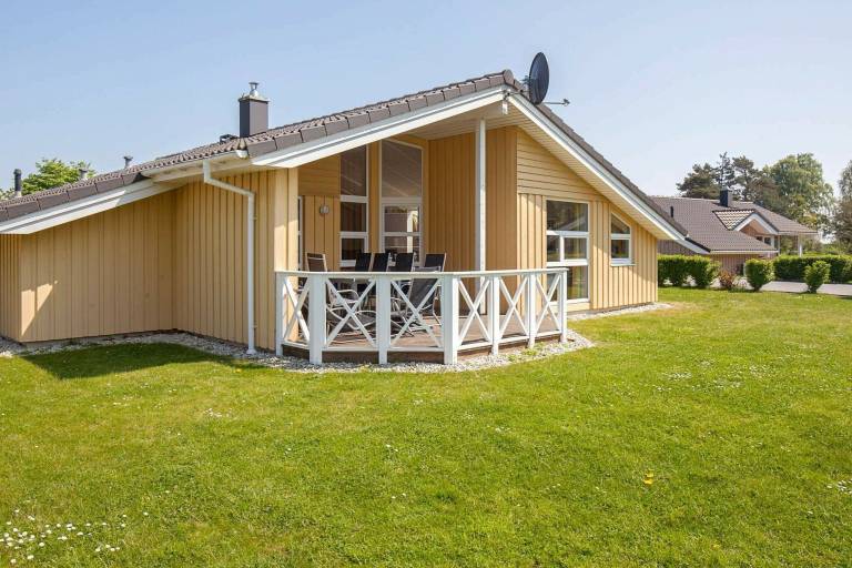 Vacation home with sauna, garden & grill — photo 2