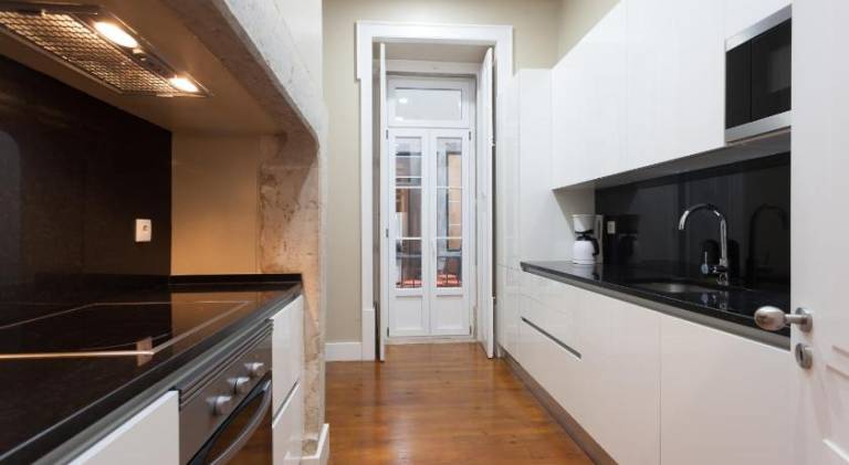 Baixa Vintage Three-Bedroom Apartment - by LU Holidays — photo 4