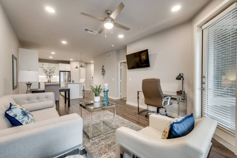 MCK228 – 28min to Toyota Base Camp - Sleeps 2 - Public Transit — photo 4