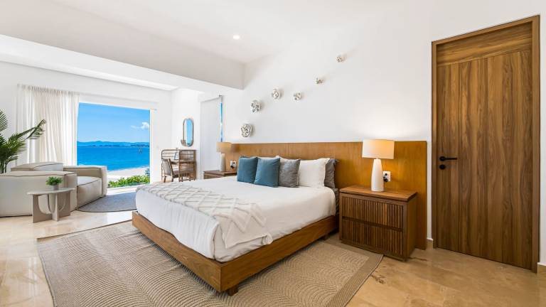 Beachfront Private Pool Theatre Room Views — photo 4