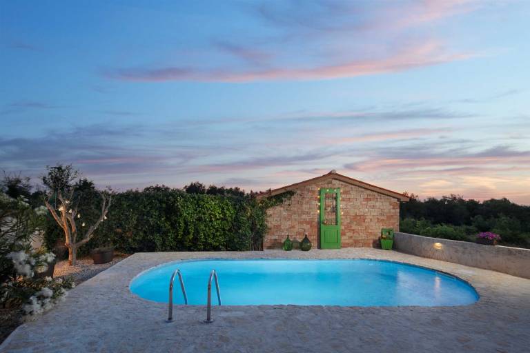 Family-oriented wonderful villa with pool, BBQ & garden | Pool view | Pets are welcome — photo 2