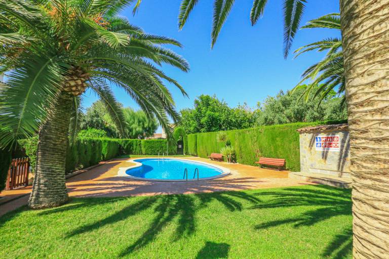 Vacation home with garden, BBQ & pool | Beach nearby | Pets are welcome — photo 2