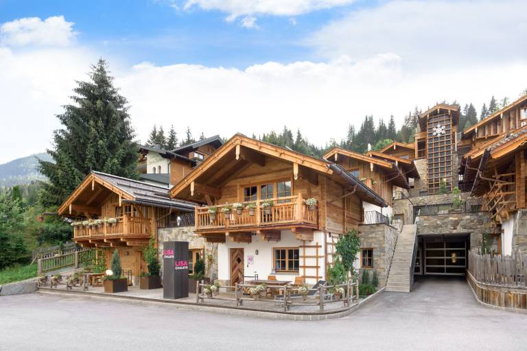 Chalet with patio, sauna & BBQ | Next to the ski | Pets are welcome — photo 2