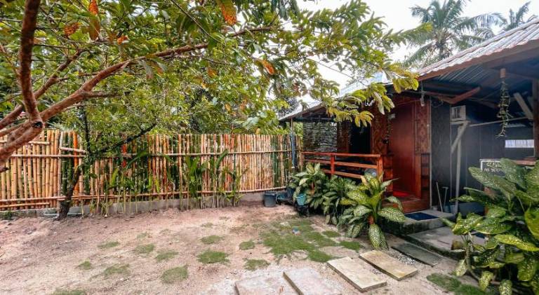 Islo Hut Kaliwa — photo 2