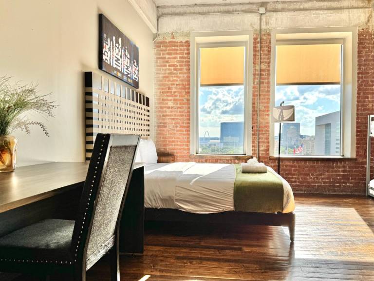 2 BR 2 Bath Downtown Free Valet Parking 7