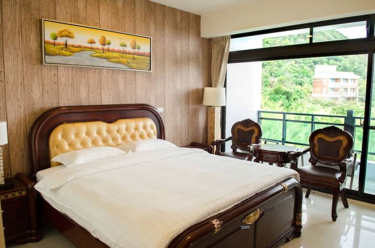 Accommodation 鹽寮村