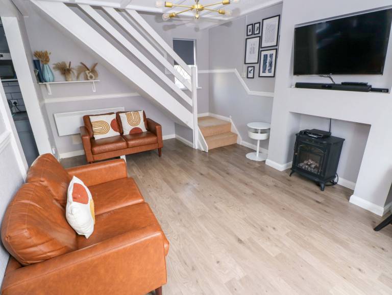 Child-friendly cottage with pool, garden & BBQ | Beach view | Dogs allowed — photo 2