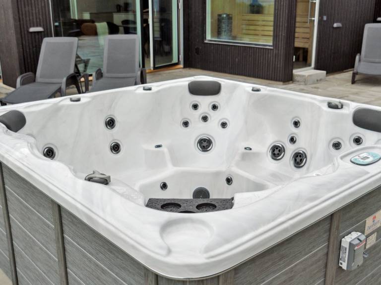 Child-friendly nice vacation home with BBQ, terrace & hot tub | Sea view | Pets allowed — photo 5